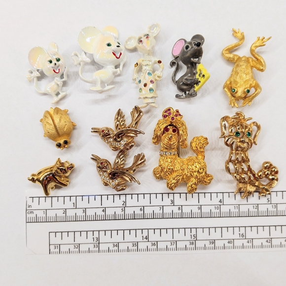 Vintage Jewelry Lot Of Critters Dog Pins - Picture 2 of 3